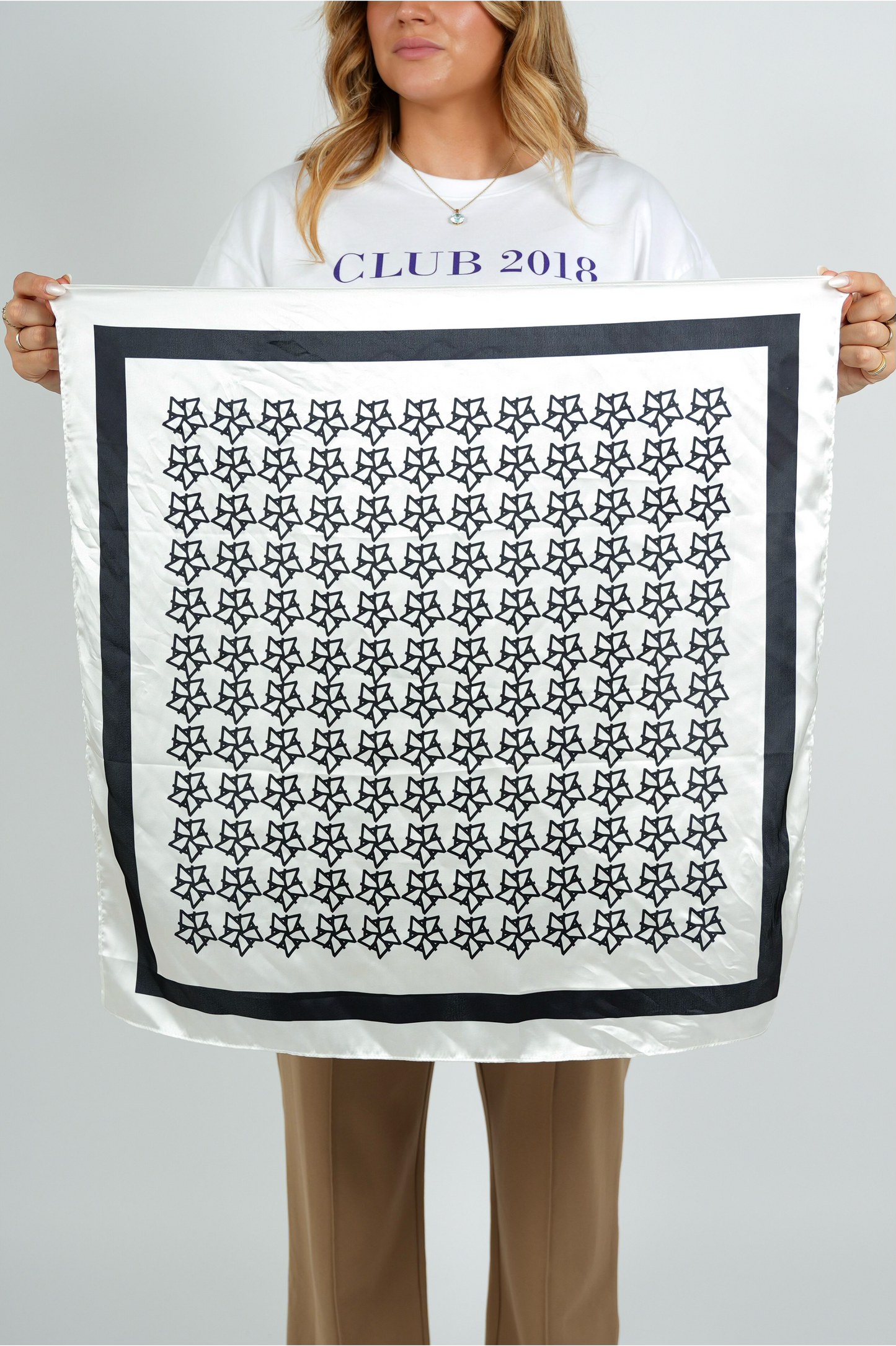 Satijnen Sjaal – Wit/Zwart | FW25