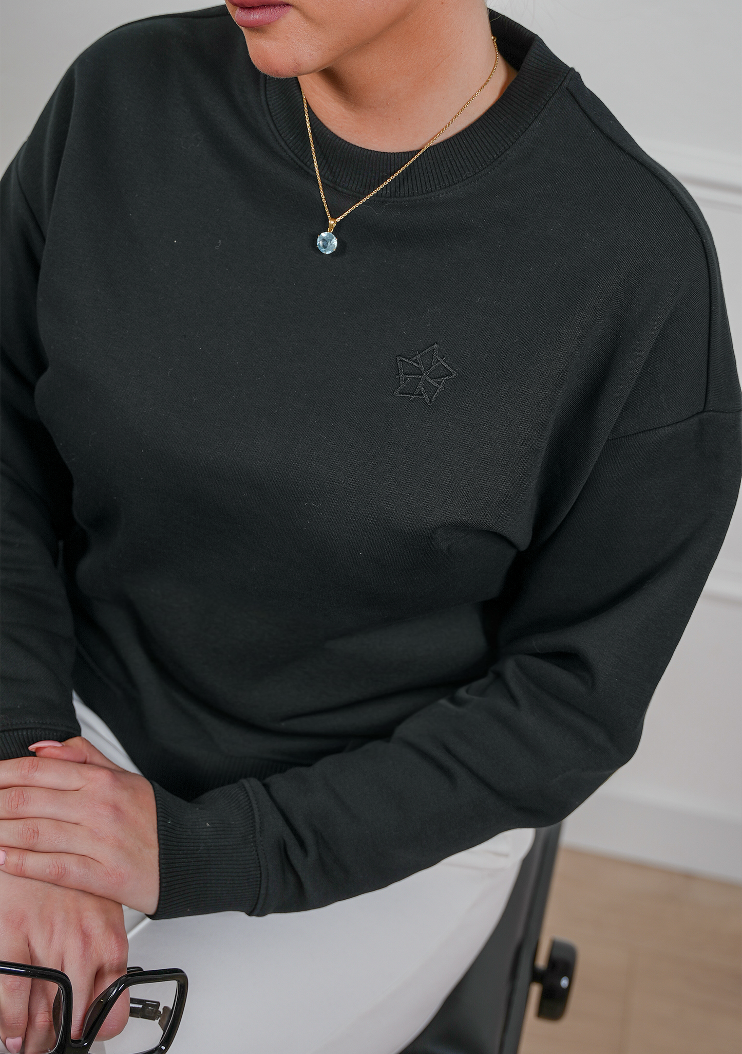 The Essential Sweater – Zwart